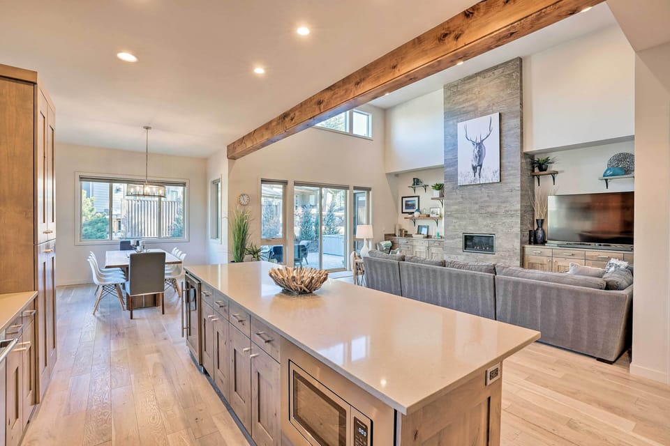 Bend Vacation Rental | 4BR | 3.5BA | Step-Free Access | 2,998 Sq Ft