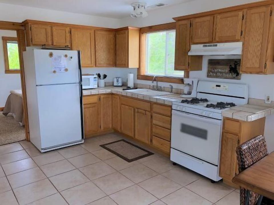 The fully equipped kitchen makes meal prep a breeze