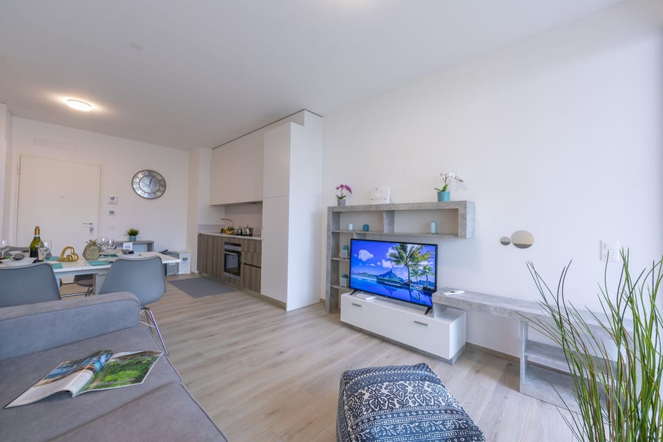 Living room with TV and wifi