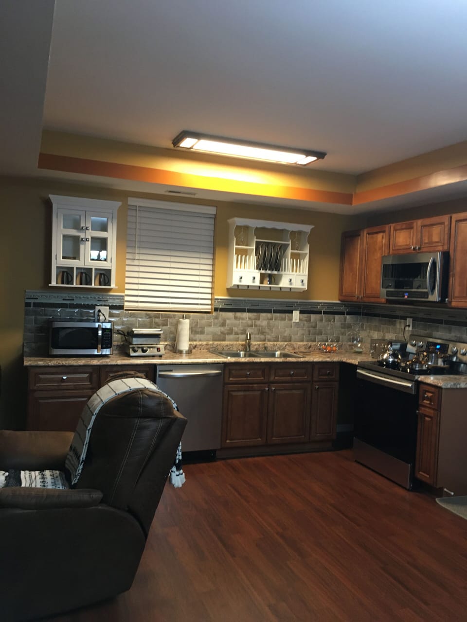 Dishwasher & waffle-iron 