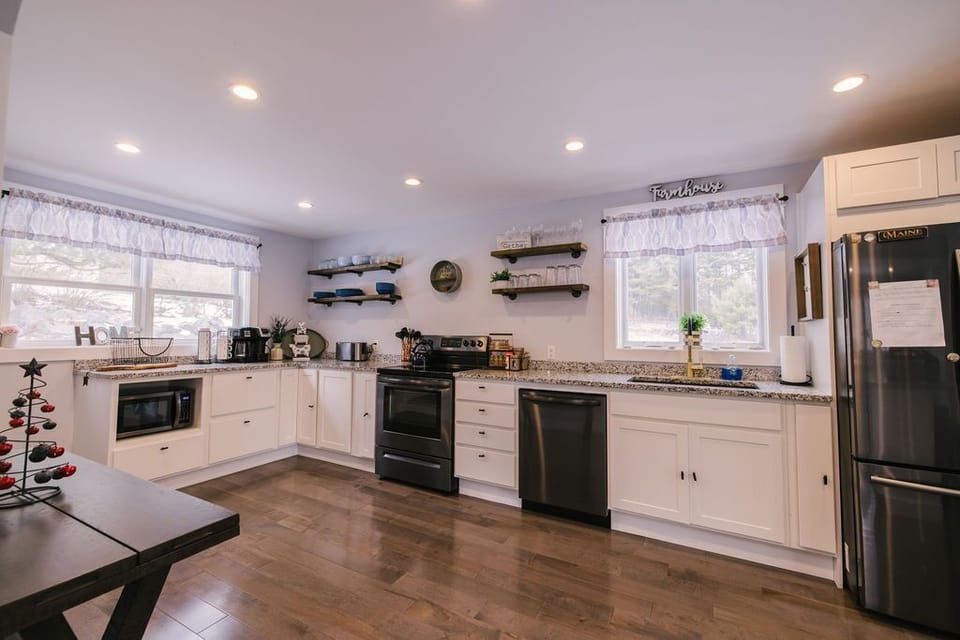 Open, fully equipped kitchen