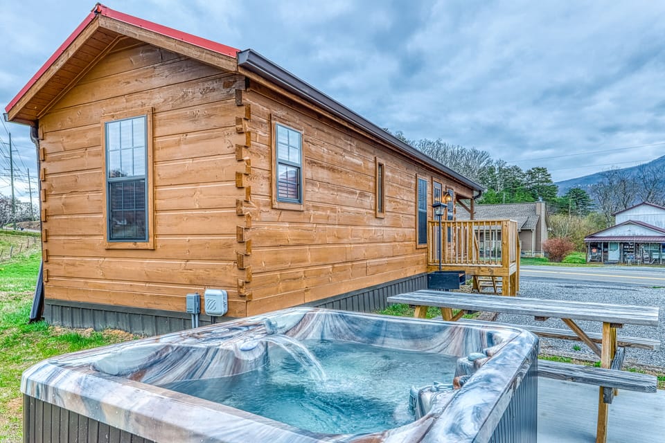 Outdoor spa tub