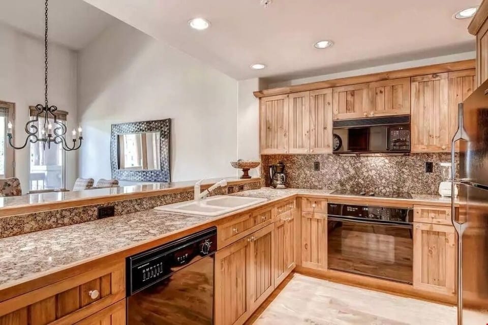 Kitchen, Beaver Creek Elkhorn Lodge