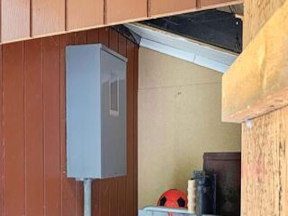 Electricity meter cabinet