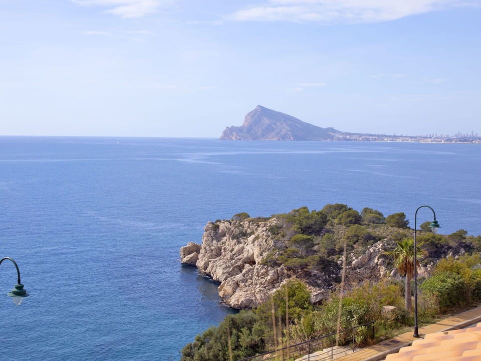 Promontory, Sea, Coast, Sky, Headland, Coastal And Oceanic Landforms, Cape, Ocean, Rock, Klippe