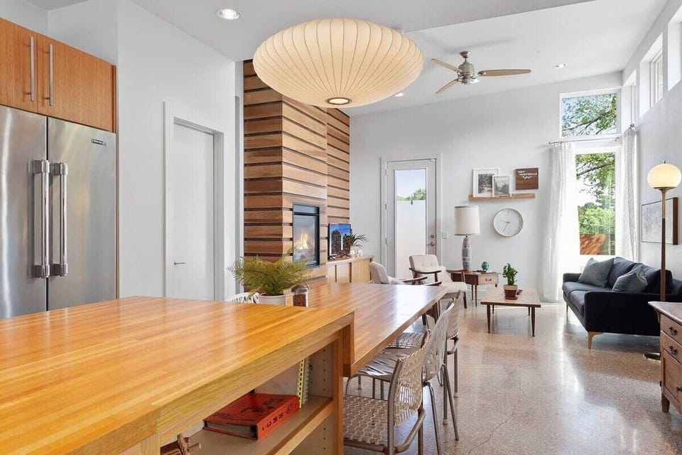 Open floor plans are our favorite! Enjoy sleek countertops that lead to the dining table. Stay connected with your group whether they're cooking, eating at the dining table or lounging in the living room!
