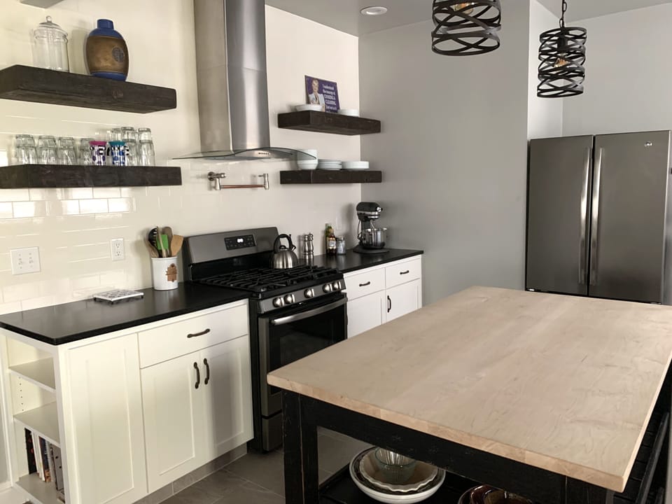 Gas stove/oven with pot filler