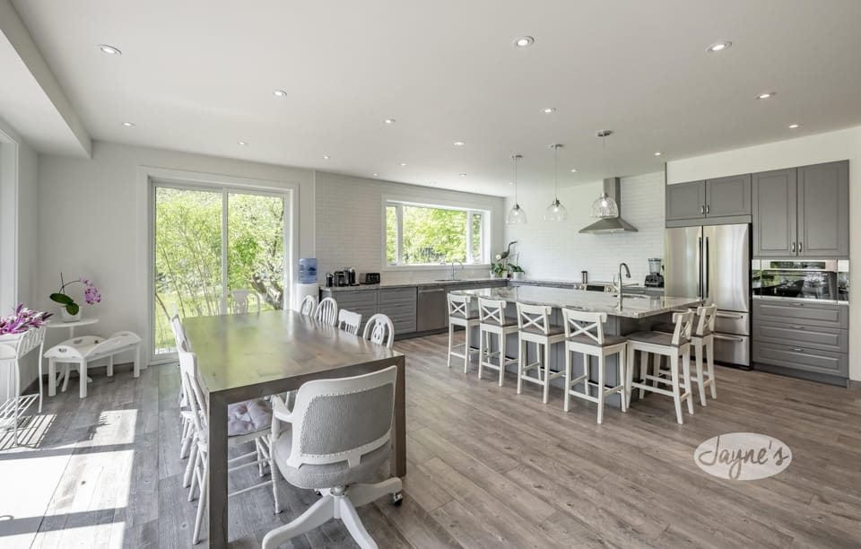 Kitchen, Dining &amp; Bar Seating