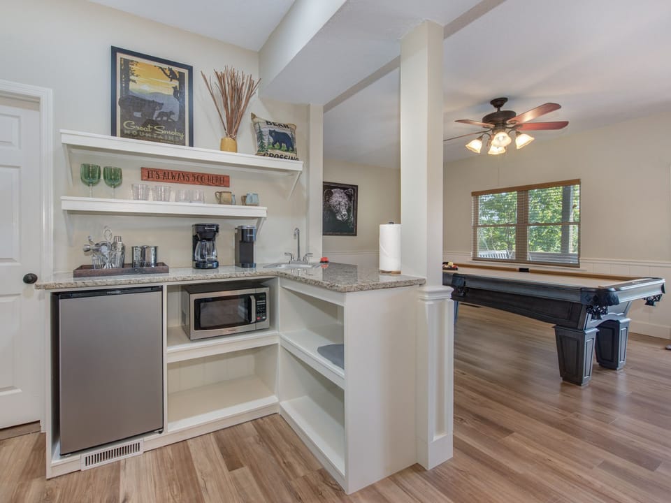 Lower Level Game Room - Wet Bar
