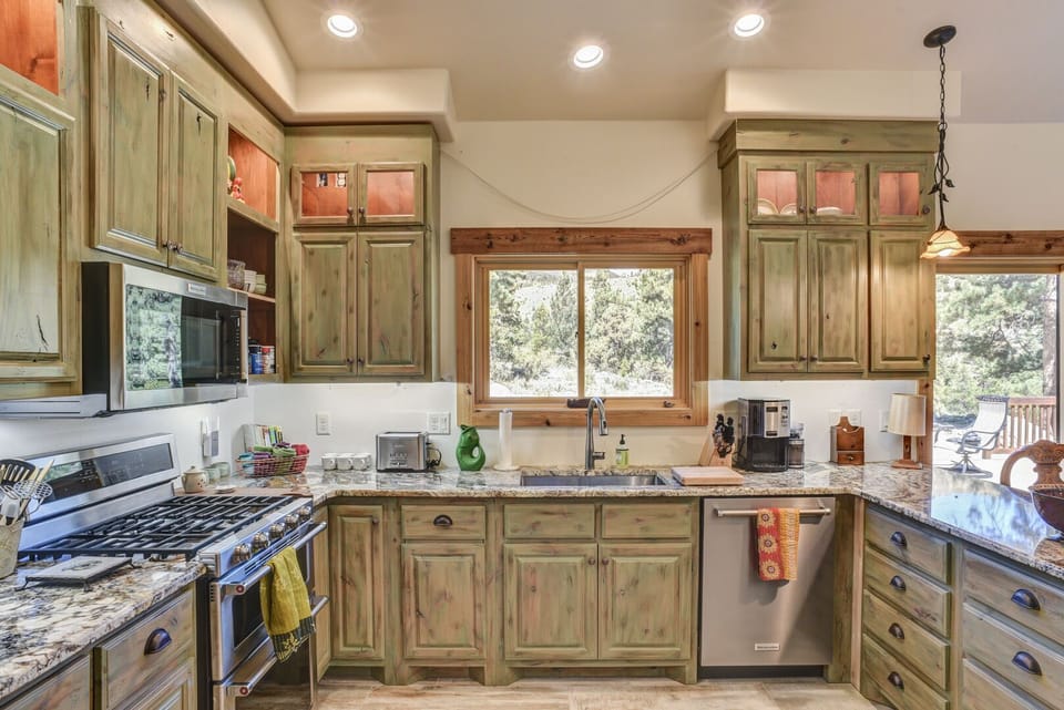 Monarch Cottage - Fully equipped kitchen with new appliances