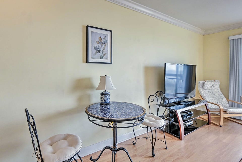 Dining Table | Dishware & Flatware Provided