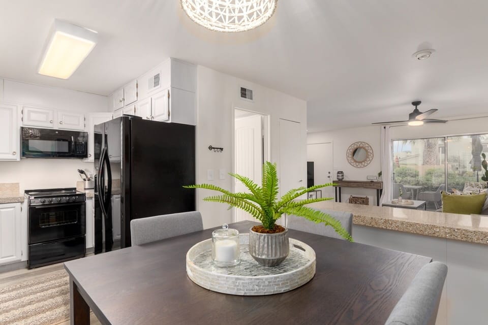 dining table w/ seating for 4
