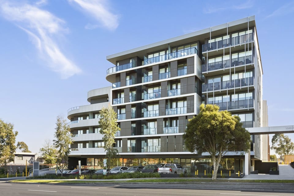 on the Plenty Road, walk to tram station, super markets and La trobe  university