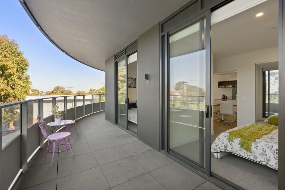 wrap around balcony