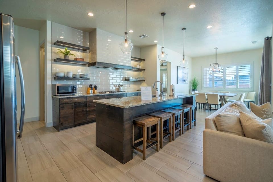 Seating for 5 at the kitchen island