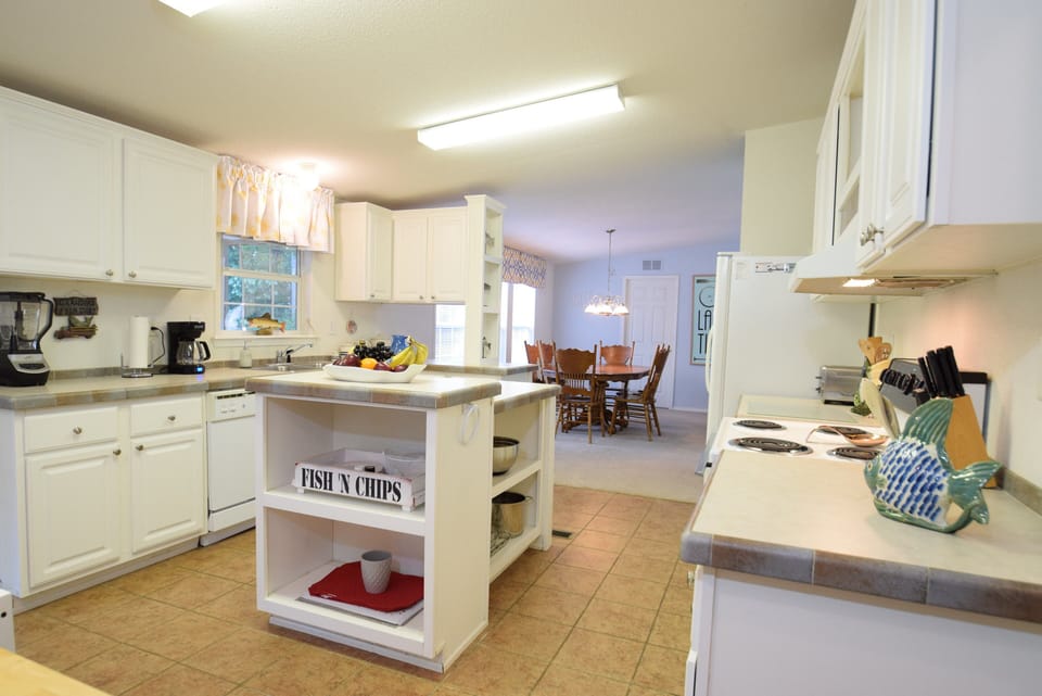 Fully equipped kitchen! Don't pack anything! It is all here. 