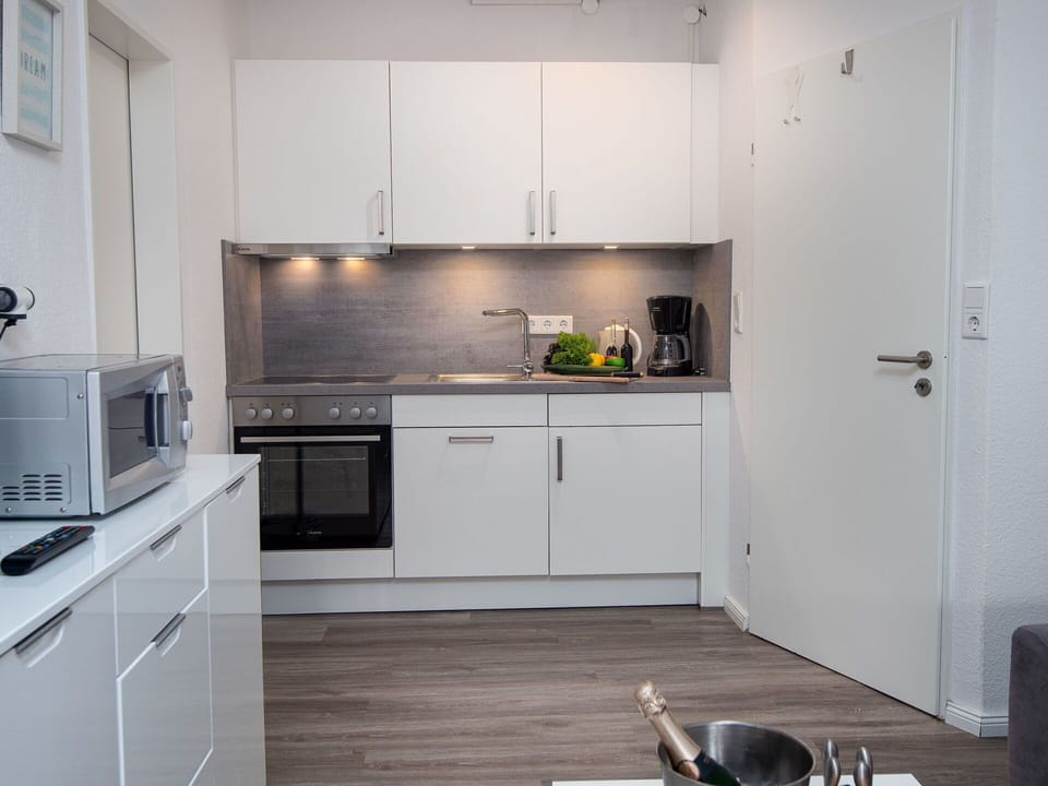 Cabinetry, Furniture, Property, Countertop, Building, Kitchen Stove, Kitchen, Kitchen Appliance, Wood, Home Appliance