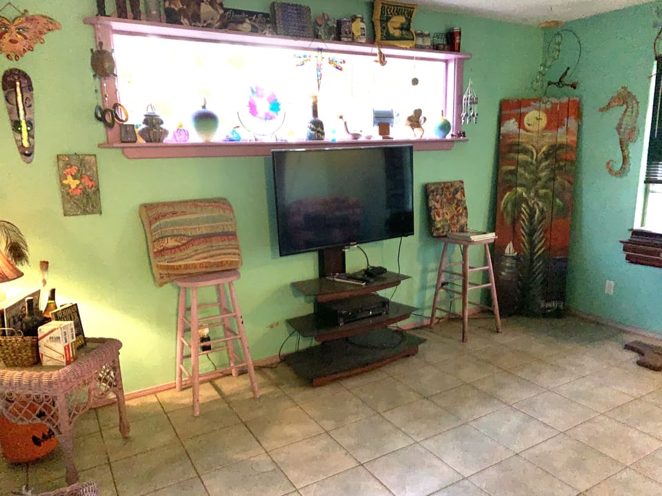 Front Living Room / Arts & Crafts Collection
