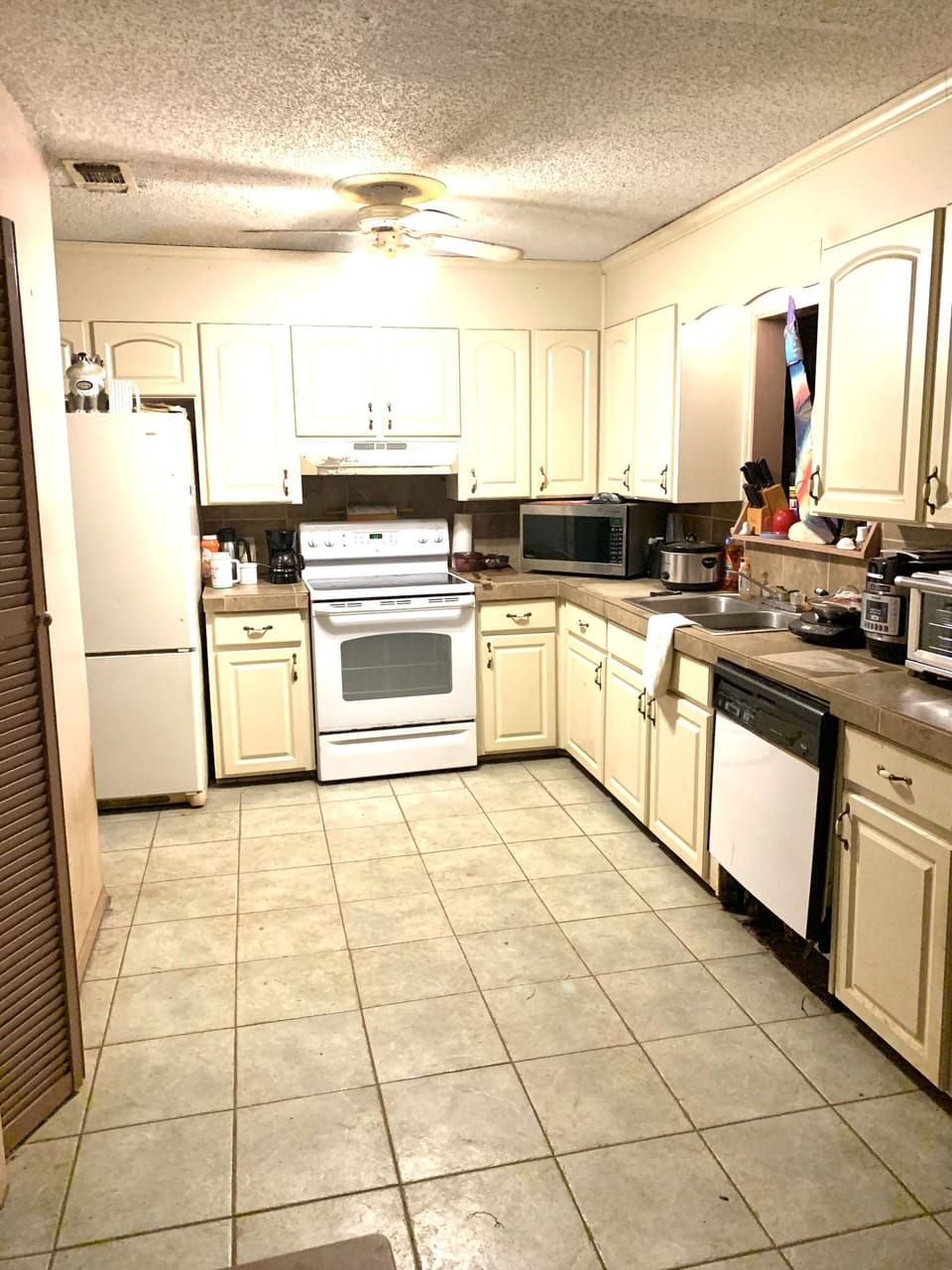 Kitchen (still being upgraded but fully stocked and all appliances available)