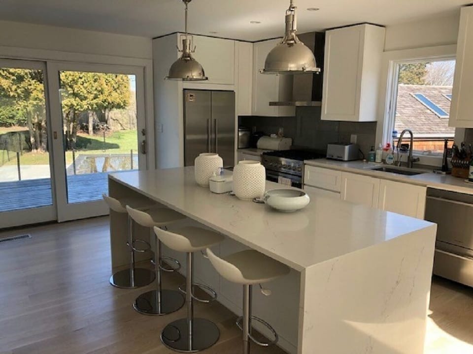 Lovely modern kitchen.. so many windows and so much natural light