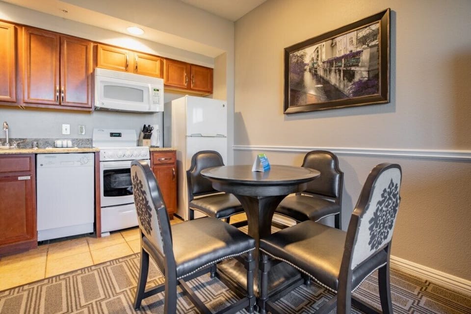 7 Club Wyndham Grand Desert 1 bedroom - dining area (2).jpg