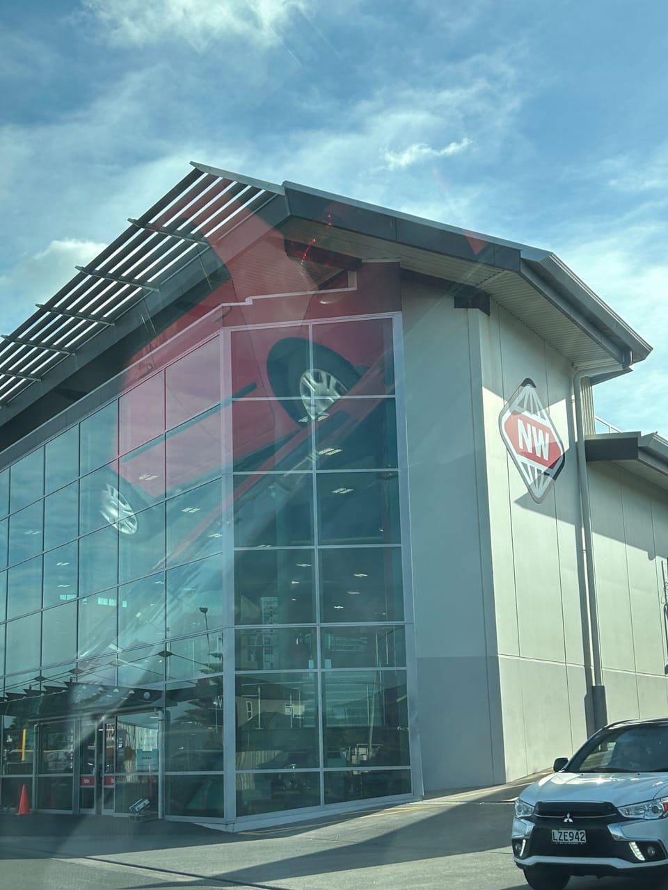 Quality supermarket 5 minute walk