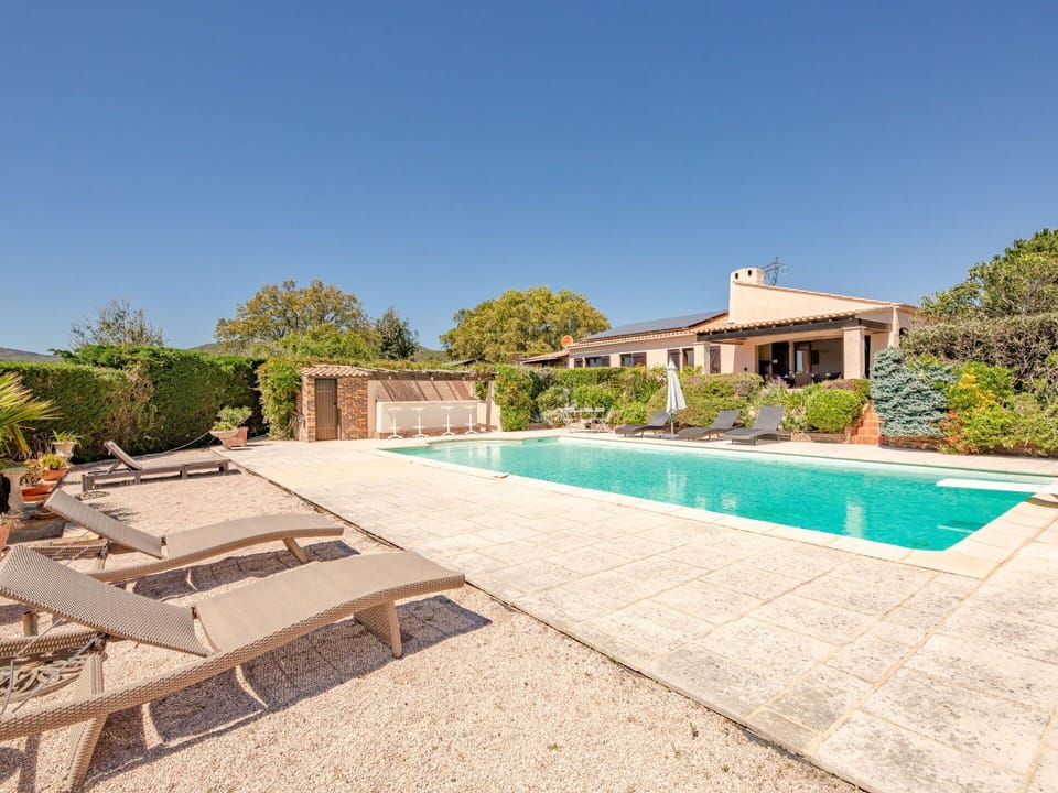 Sky, Building, Water, Plant, Tree, Land Lot, House, Swimming Pool, Residential Area, Leisure