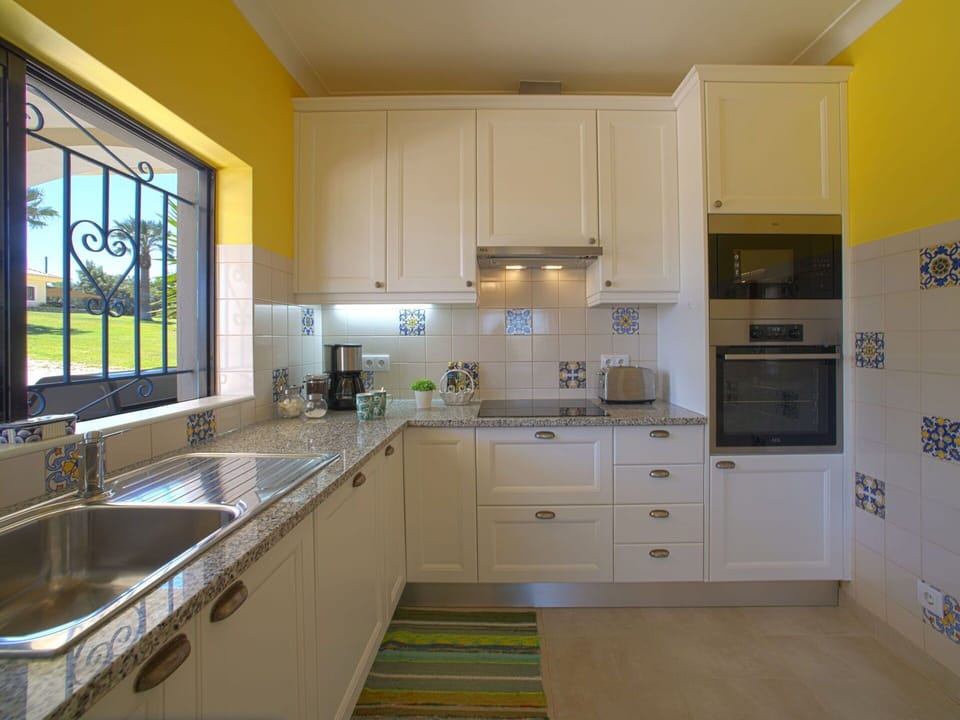 Cabinetry, Kitchen Sink, Countertop, Property, Sink, Furniture, Building, Tap, Kitchen, Window
