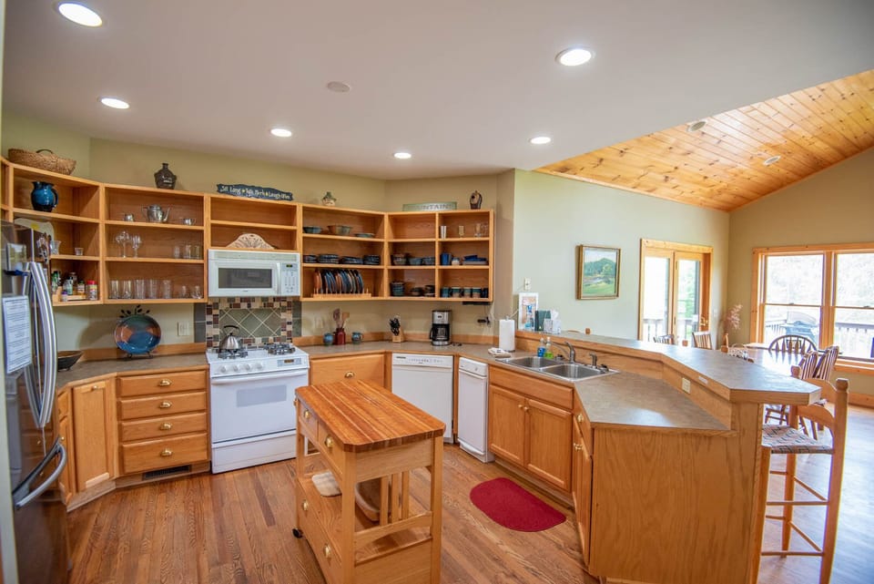 Fully stocked kitchen...