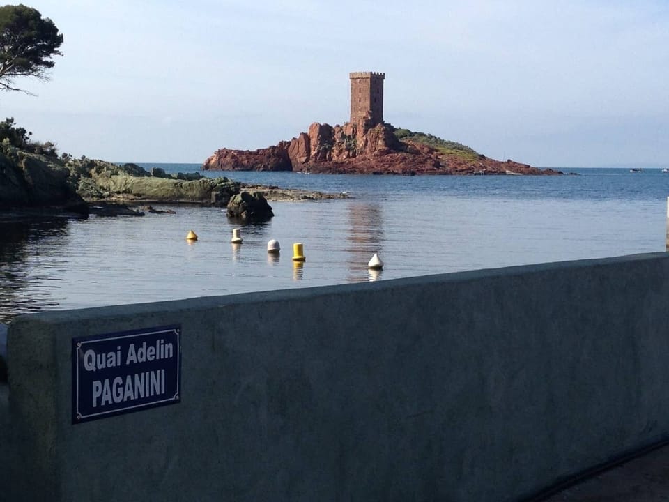 Little house by the sea House in Saint-Raphael