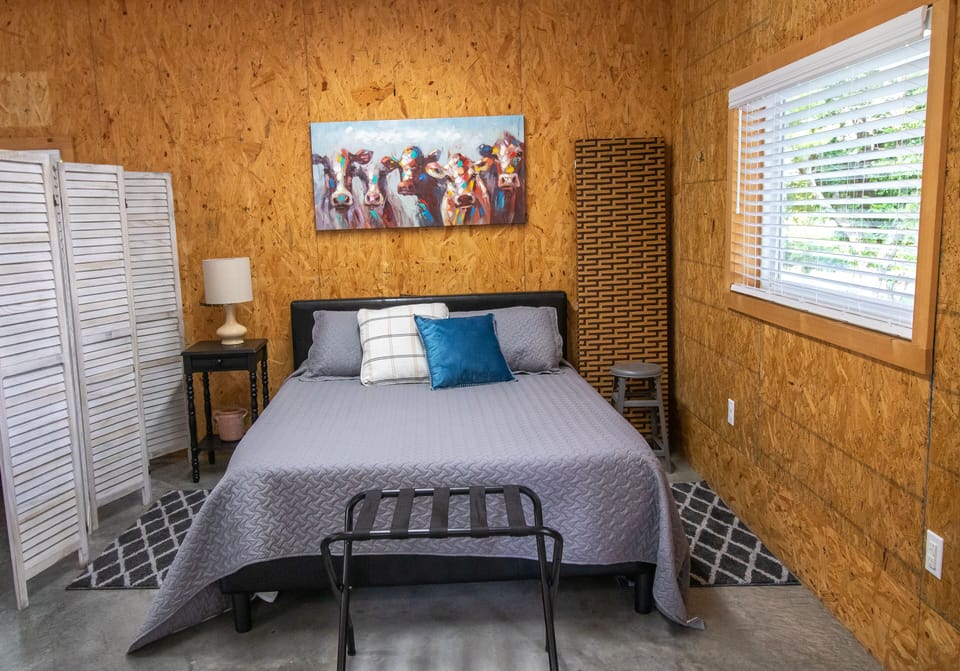 Queen in shared room