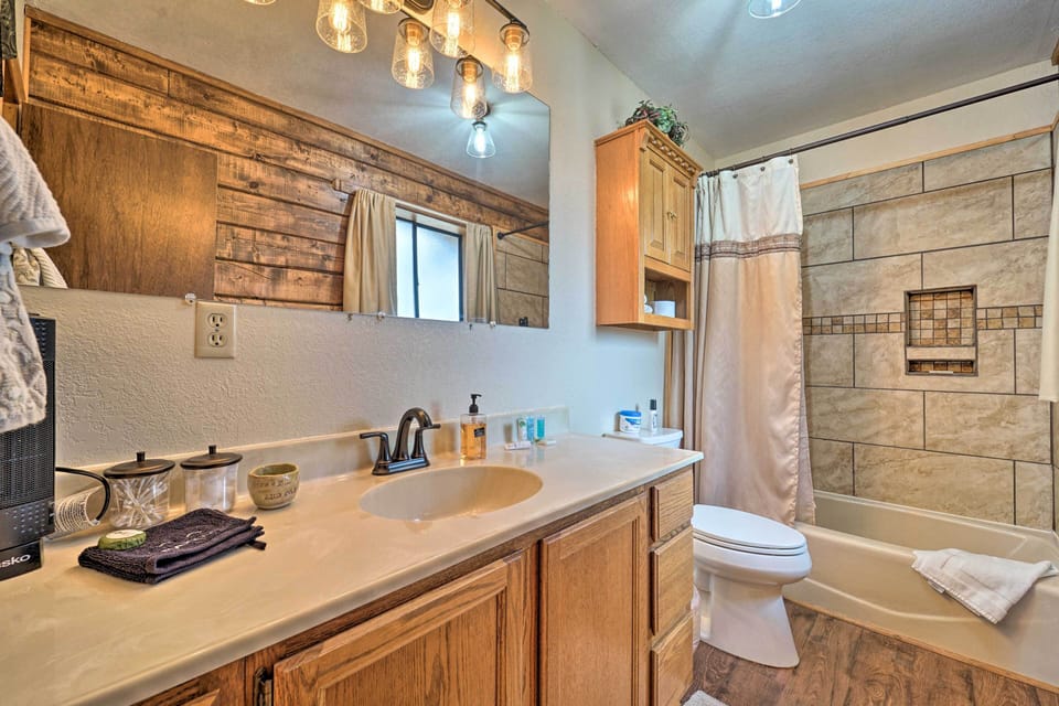 En-Suite Bathroom | Towels Provided