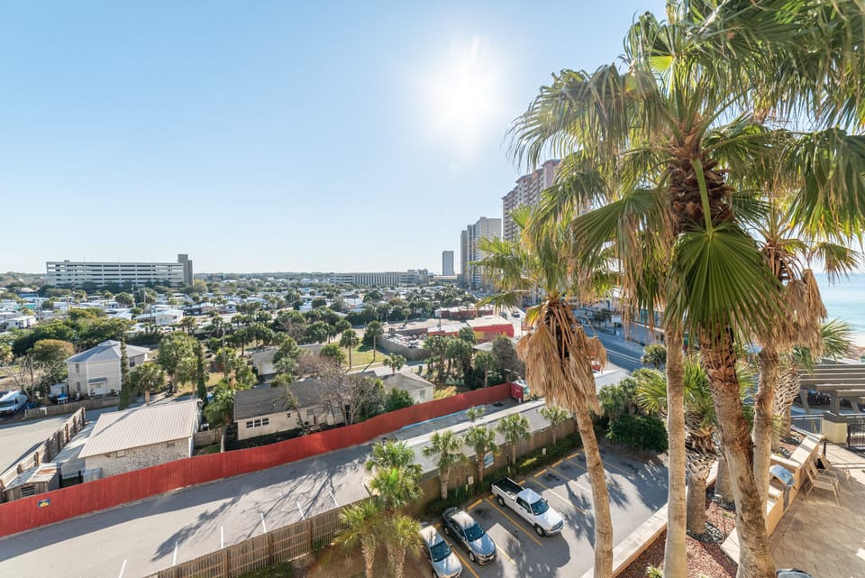 Magnificent views from every room in "Sea La Vie" Origin 631