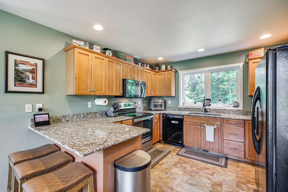 Kitchen | Cooking Basics | Stove/Oven | 1st Floor