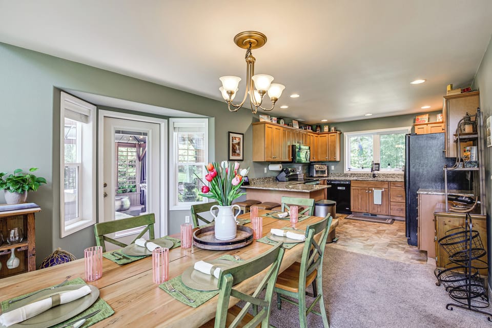 Dining Area | Dining Table | Dishware/Flatware | 1st Floor
