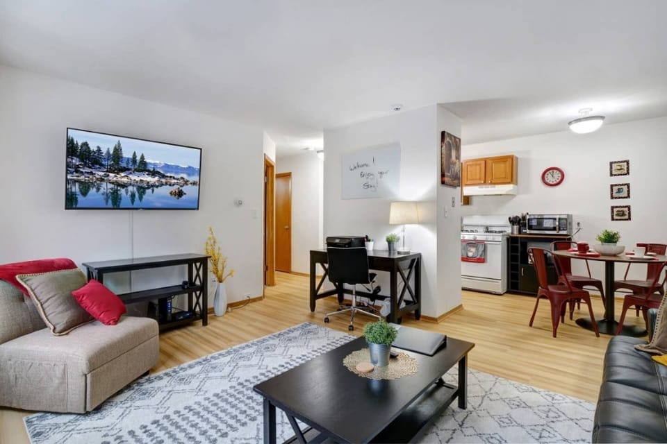 Plenty of space to relax, eat and enjoy yourself.