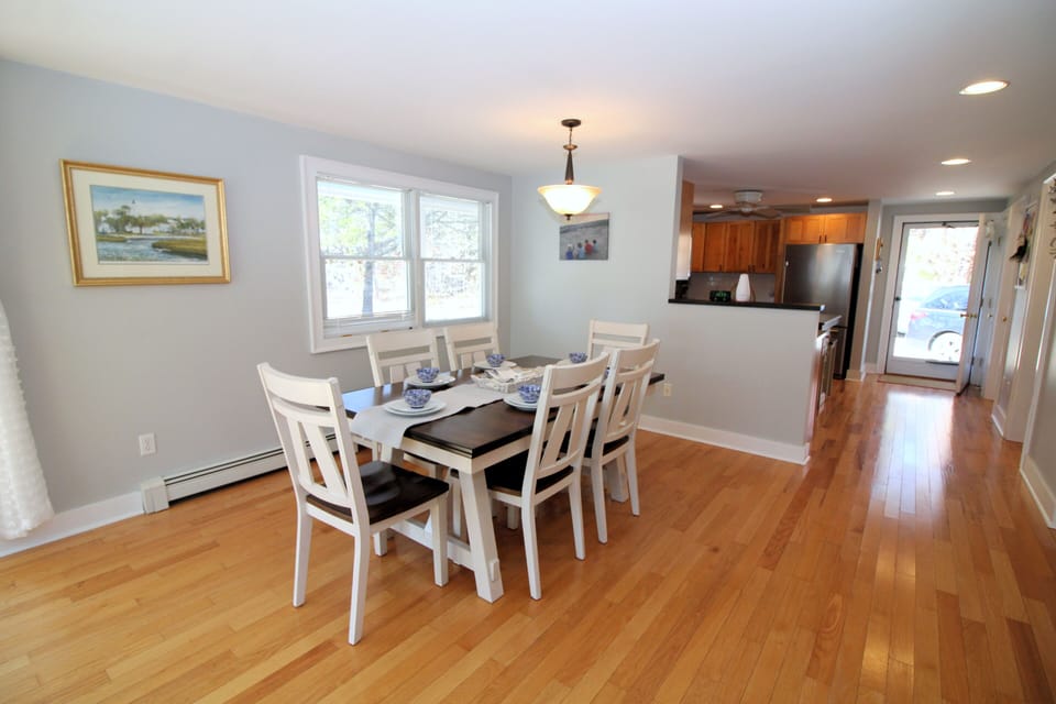 Plenty of room around the large dining table