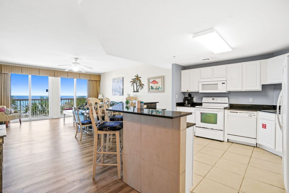 Kitchen with Breakfast Bar