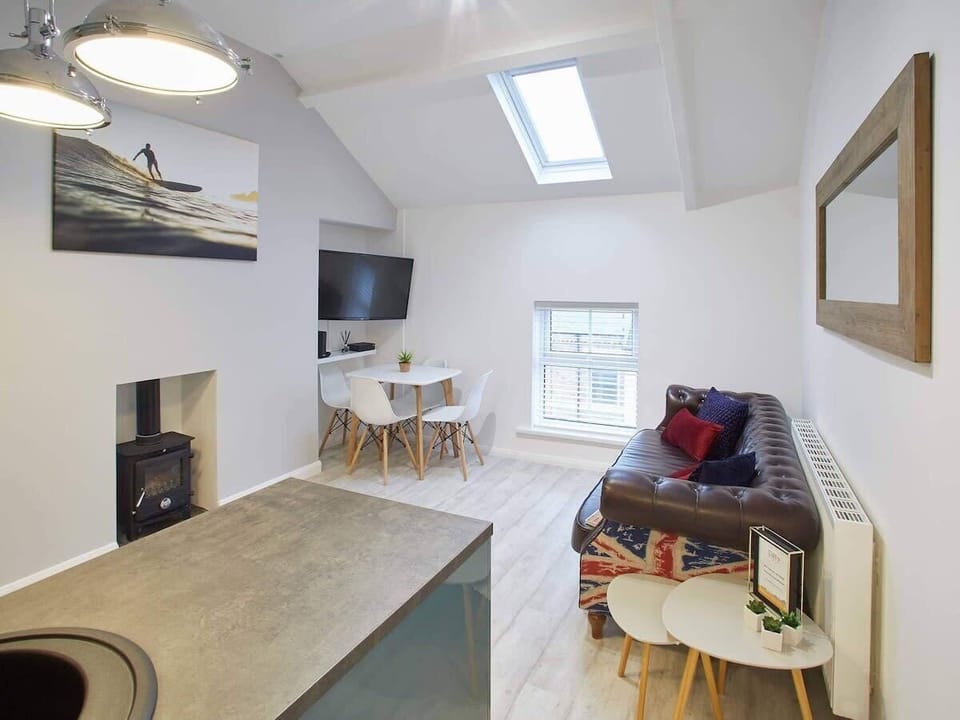 The Surfer's Loft Apartment, Saltburn-by-the-Sea - Host & Stay