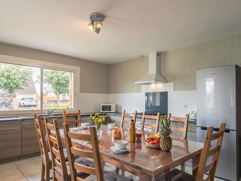 Table, Furniture, Property, Window, Chair, Wood, Interior Design, Kitchen & Dining Room Table, Tableware, Floor
