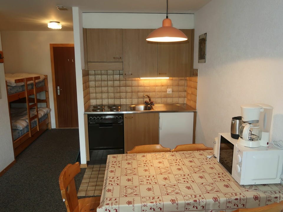 Cabinetry, Property, Countertop, Home Appliance, Table, Kitchen, Wood, Drawer, Interior Design, Shelf