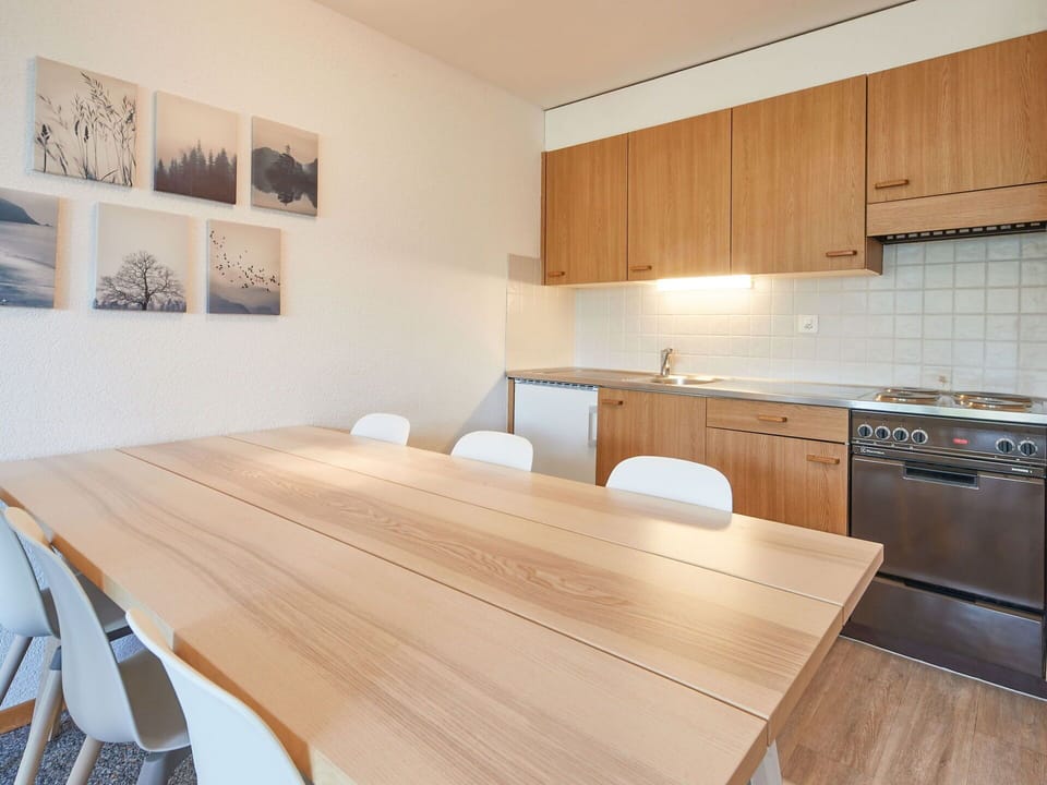 Property, Cabinetry, Countertop, Building, Wood, Lighting, Interior Design, Floor, Flooring, Wood Stain