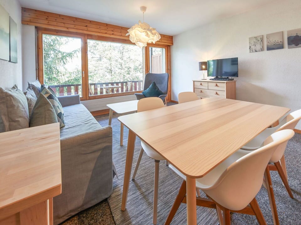 Table, Furniture, Property, Window, Chair, Wood, Lighting, Interior Design, Picture Frame, Flooring