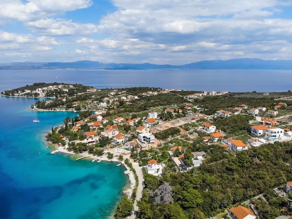 Aerial Photography, Bird'S-Eye View, Coast, Sea, Town, Sky, Coastal And Oceanic Landforms, Photography, Real Estate, Tourism