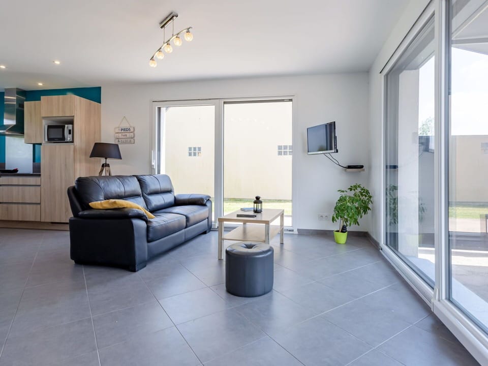 Couch, Plant, Building, Interior Design, Picture Frame, Comfort, Flooring, Window, Floor