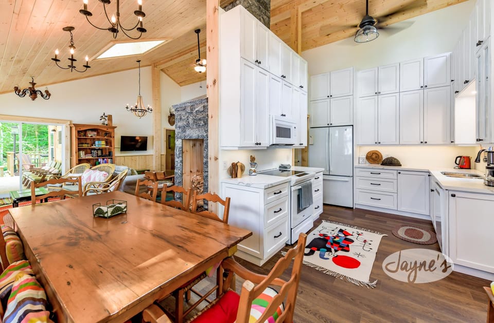Main Cottage Dining &amp; Kitchen