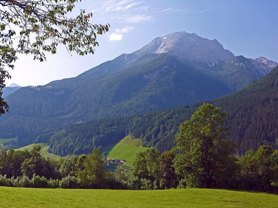 Ferienwohnung Watzmann, 2-4 Personen, 76 qm, Dusche/WC, Südbalkon, TV, 2 Schlafzimmer, Nichtraucher, Dachgeschoss Apartment in Berchtesgadener Land