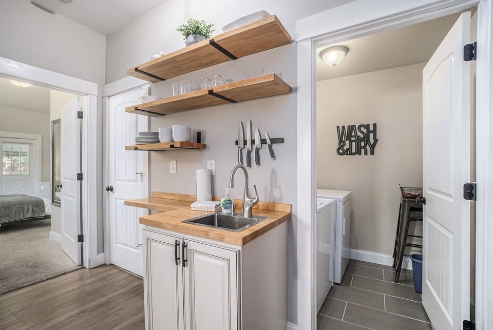 Kitchenette & Laundry Facilities