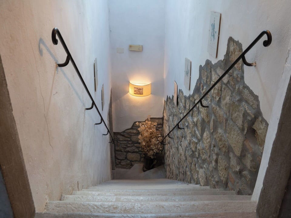 Wood, Stairs, Building, Interior Design, Flooring, Floor, House, Art, Ceiling, Plaster