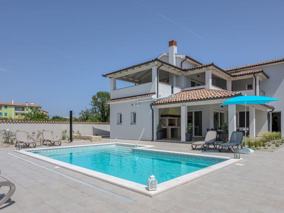 Property, House, Building, Swimming Pool, Real Estate, Home, Villa, Estate, Architecture, Vacation